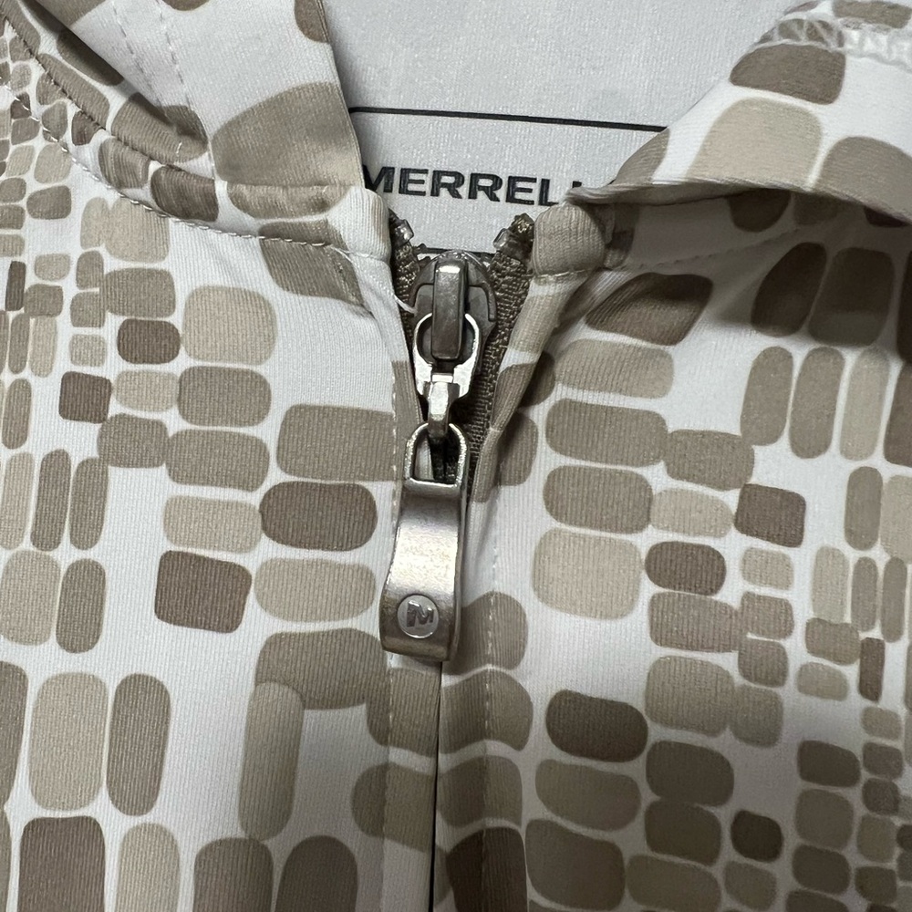 Women’s Merrell Beige and White Patterned Opti Wick Hooded Zip up Walking Jacket - Picture 8 of 11